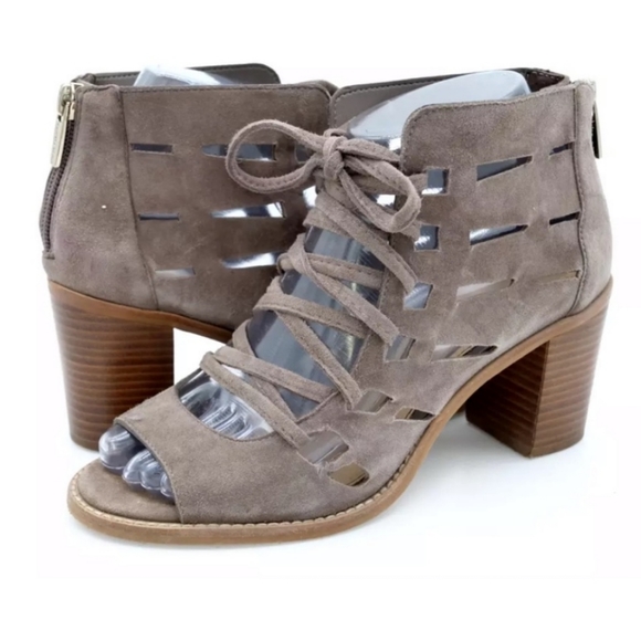 Vince Camuto Tressa Perforated Lace Up Sandal 6.5M - Picture 1 of 10